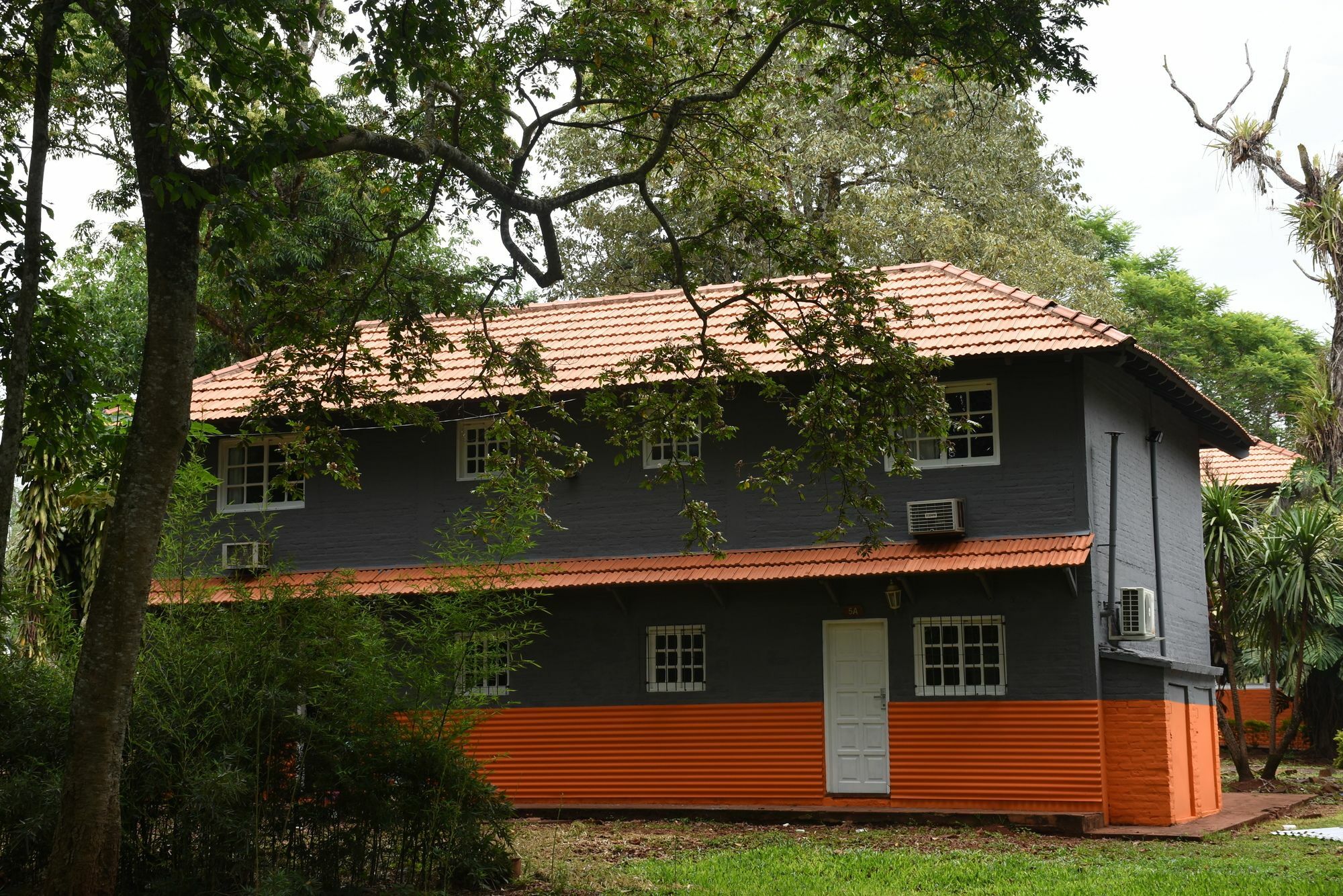 Tangoinn Club Iguazu Party Luxury Hostel Puerto Iguazu Bagian luar foto