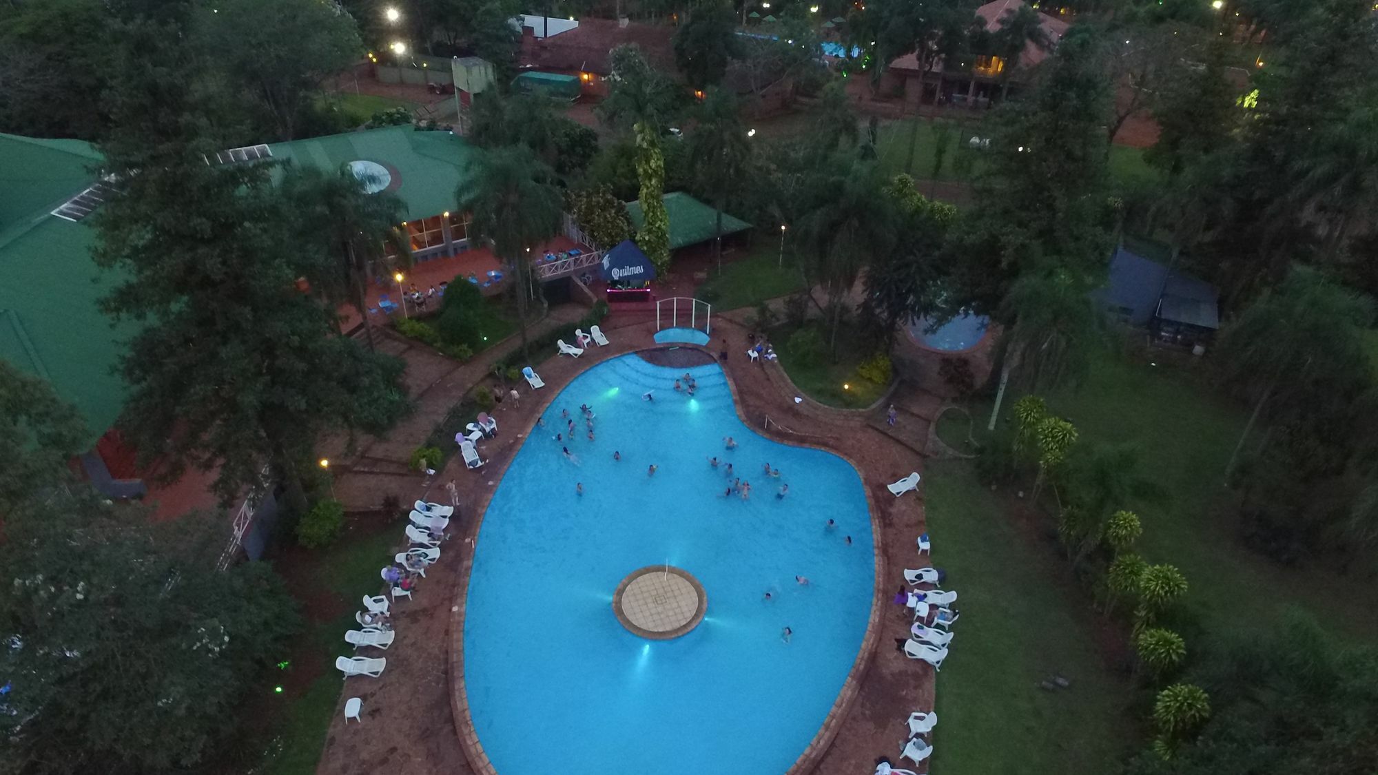 Tangoinn Club Iguazu Party Luxury Hostel Puerto Iguazu Bagian luar foto