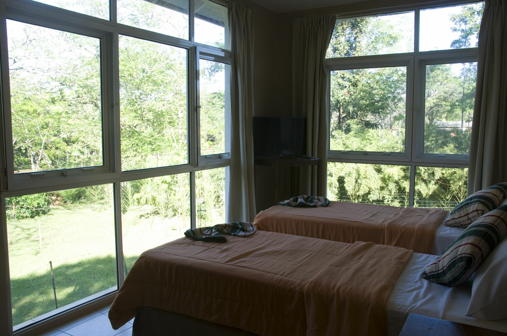 Tangoinn Club Iguazu Party Luxury Hostel Puerto Iguazu Bagian luar foto
