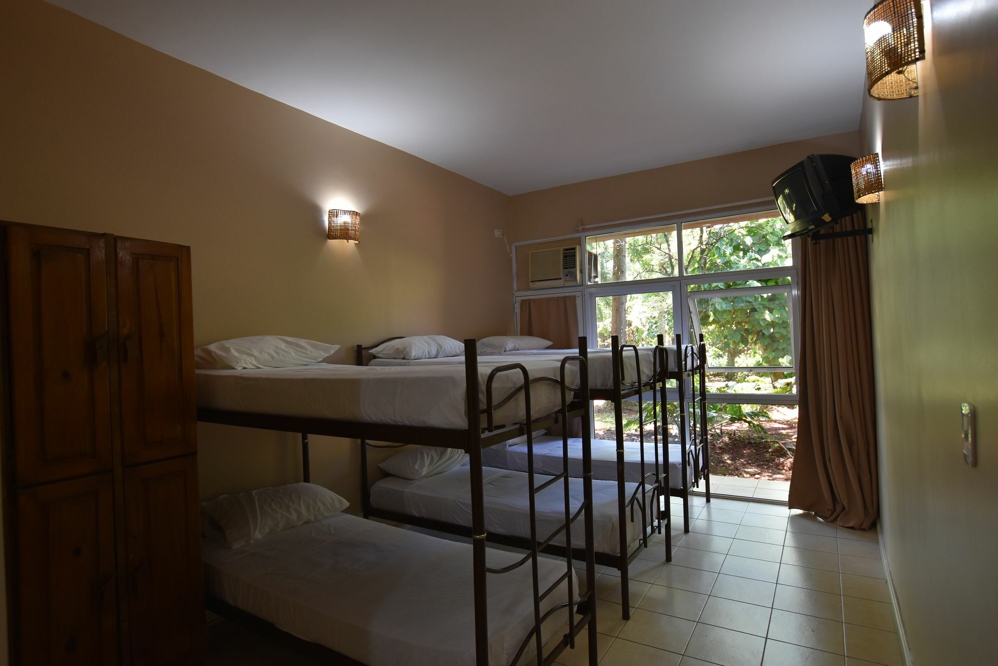 Tangoinn Club Iguazu Party Luxury Hostel Puerto Iguazu Bagian luar foto