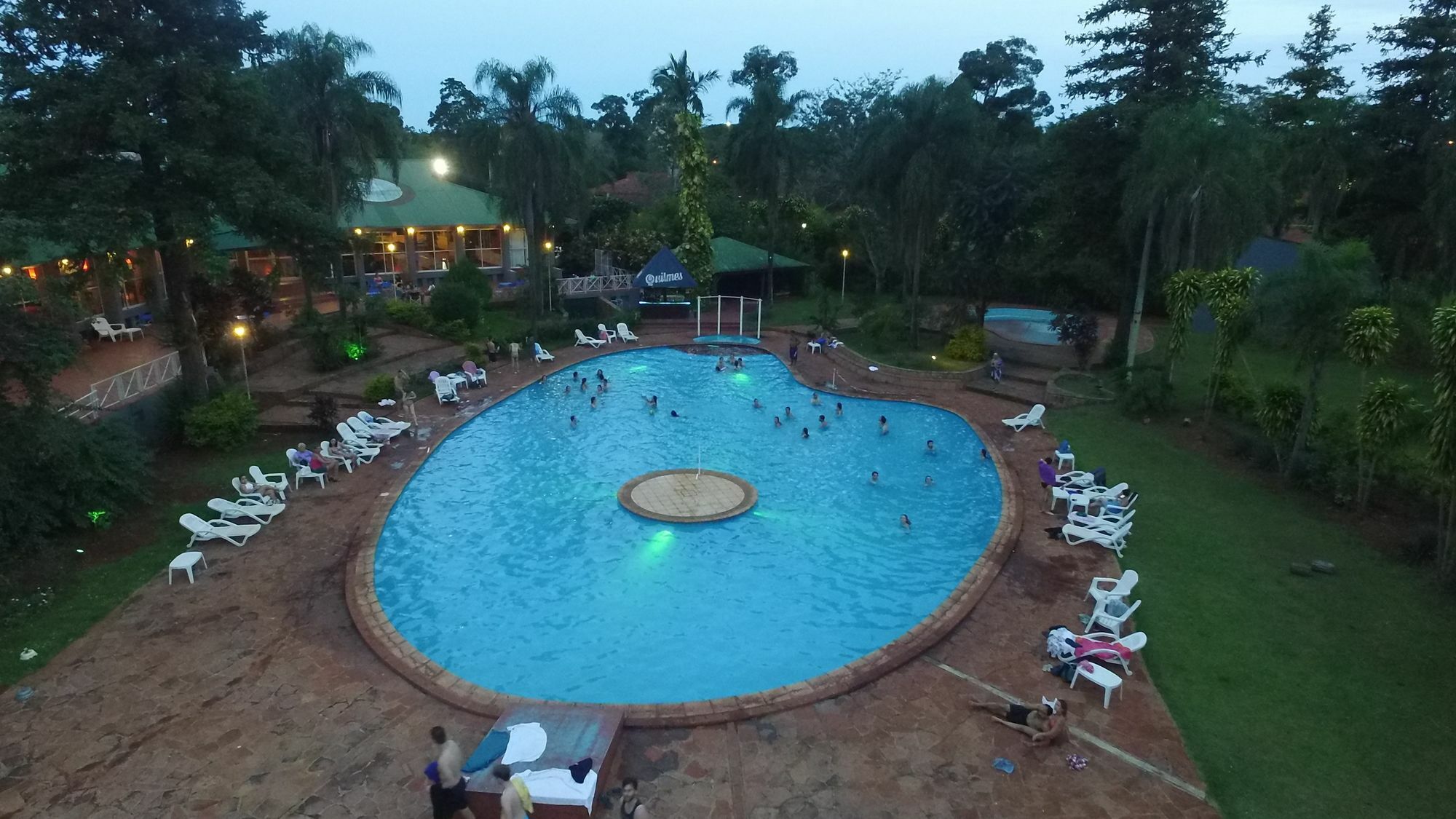 Tangoinn Club Iguazu Party Luxury Hostel Puerto Iguazu Bagian luar foto