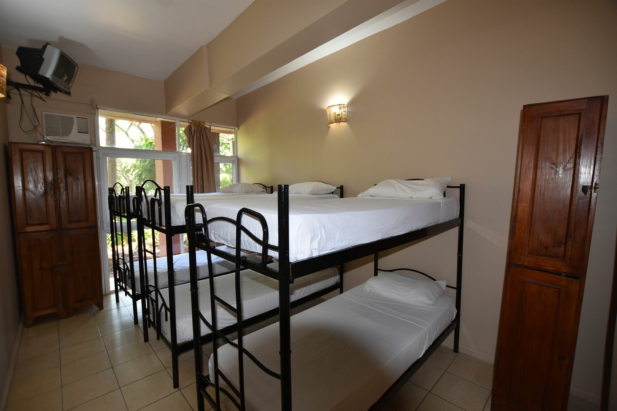 Tangoinn Club Iguazu Party Luxury Hostel Puerto Iguazu Bagian luar foto