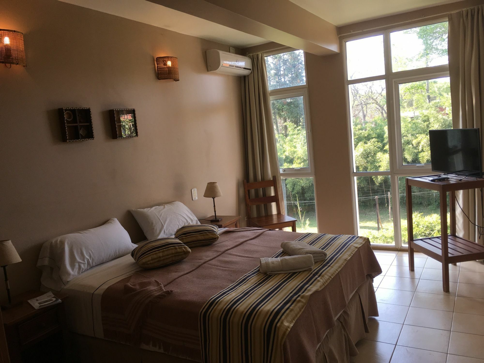 Tangoinn Club Iguazu Party Luxury Hostel Puerto Iguazu Bagian luar foto