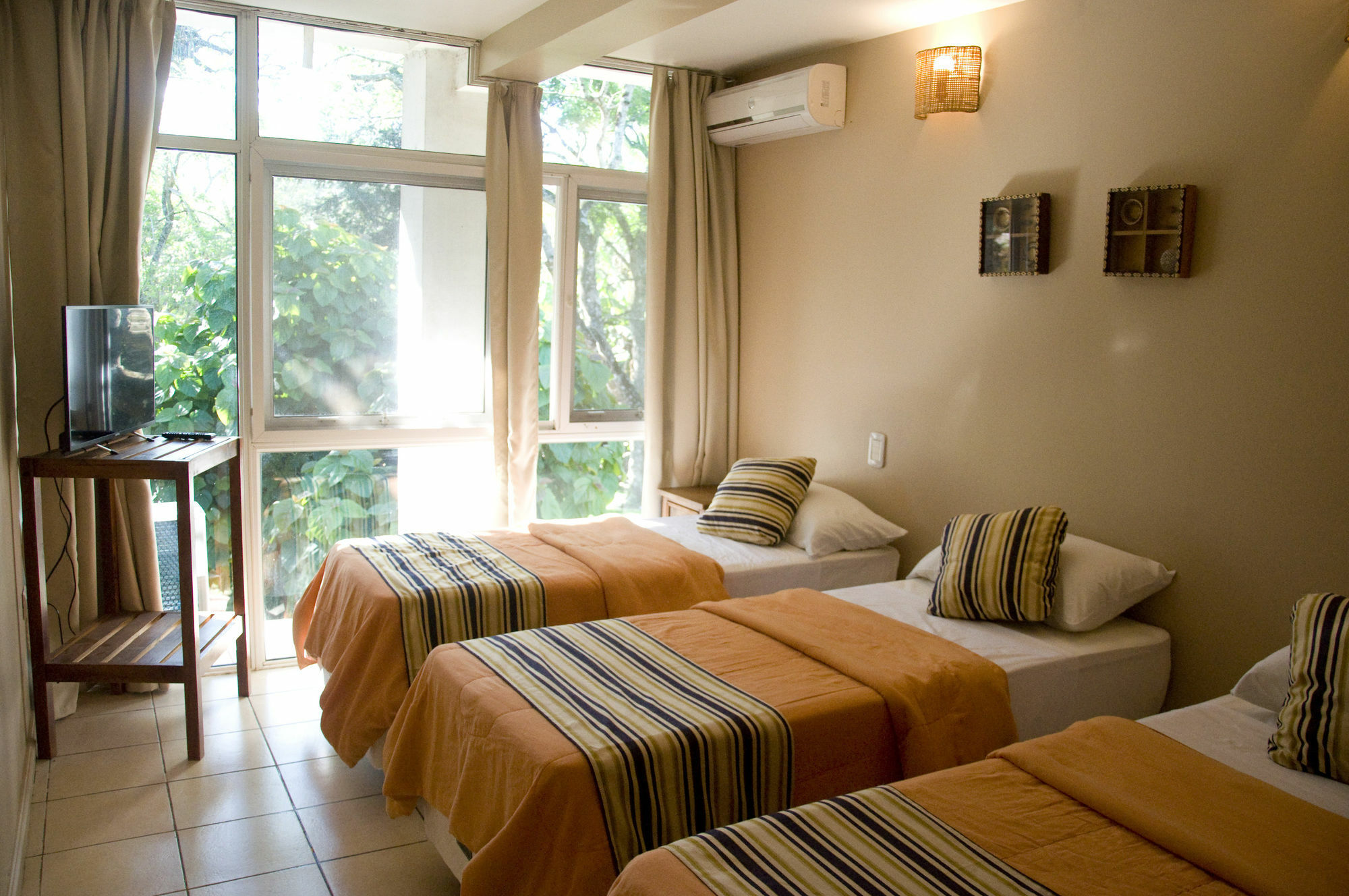 Tangoinn Club Iguazu Party Luxury Hostel Puerto Iguazu Bagian luar foto