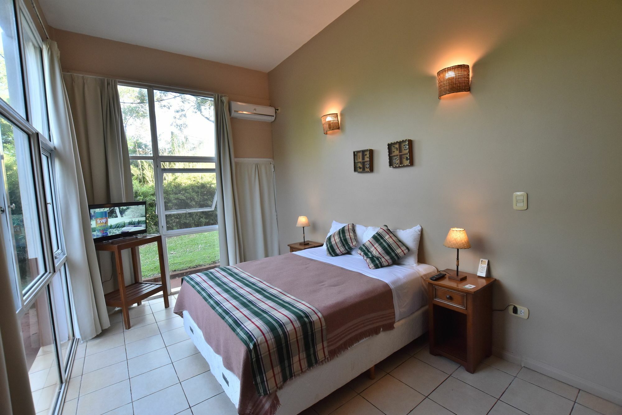 Tangoinn Club Iguazu Party Luxury Hostel Puerto Iguazu Bagian luar foto