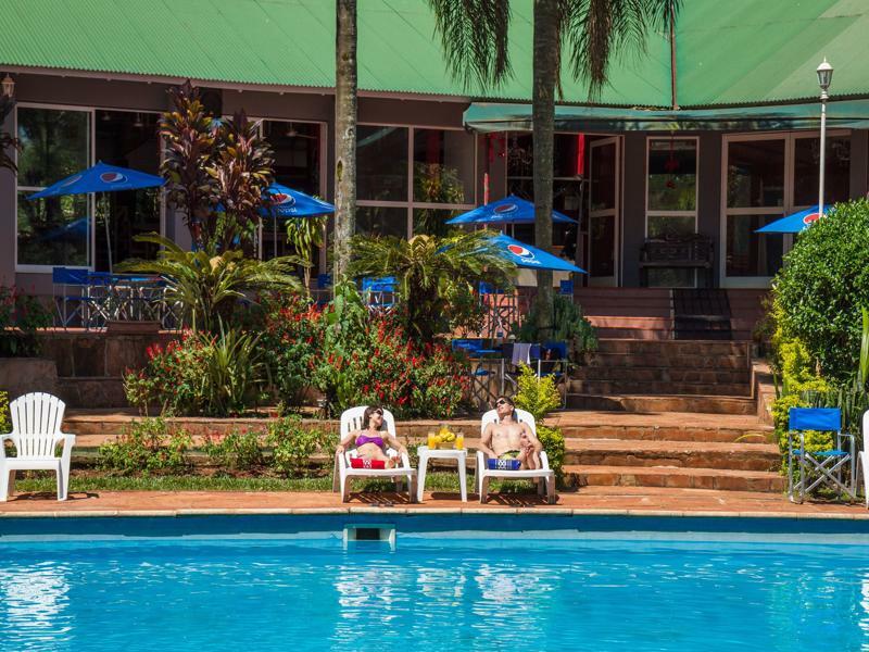 Tangoinn Club Iguazu Party Luxury Hostel Puerto Iguazu Bagian luar foto